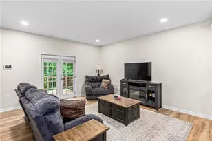 2529 Fiddlers Glenn Dr, Winston-Salem, NC 27127 - Photo 6