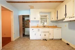 500 Clover Dr, High Point, NC 27262 - Photo 10