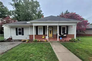 319 Hay St, Mount Airy, NC 27030 - Photo 2