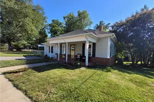 319 Hay St, Mount Airy, NC 27030 - Photo 4