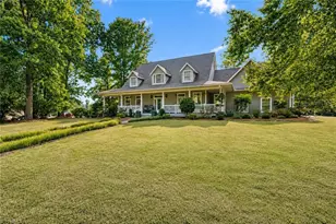 208 Monk Ct, North Wilkesboro, NC 28659 - Photo 2