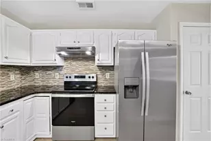 4700 Pine Hollow Ln, Greensboro, NC 27410 - Photo 10