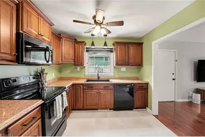 2906 Fairfield Avenue, Greensboro, NC 27408 - Photo 8