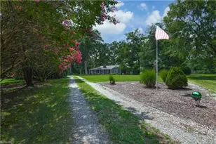 628 Ritters Lake Rd, Greensboro, NC 27406 - Photo 8