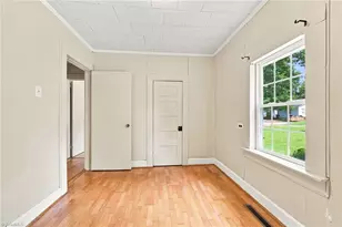 221 Zollicoffer Ave, Henderson, NC 27536 - Photo 16