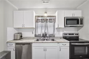 977 Shalimar Dr, Winston-Salem, NC 27107 - Photo 8