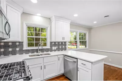 701 N Peace Haven Road, Winston-Salem, NC 27104 - Photo 4