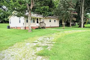 826 Graylyn Dr, High Point, NC 27263 - Photo 2