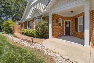 102 Kestrel Ct, Mebane, NC 27302 - Photo 2