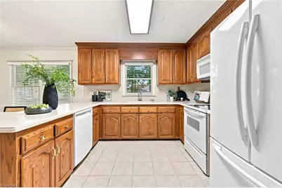 413 Hollinswood Avenue, Winston-Salem, NC 27103 - Photo 8