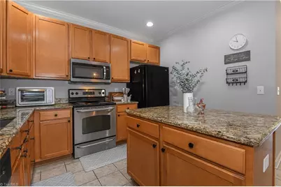 7100 W Friendly Avenue #308, Greensboro, NC 27410 - Photo 8