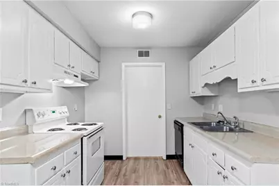 2230 Sunderland Road #42E, Winston-Salem, NC 27103 - Photo 10