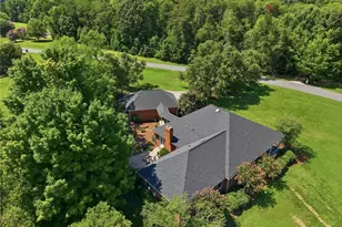 3922 Old Berkshire Dr, Browns Summit, NC 27214 - Photo 32