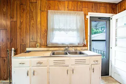 605 E Morehead Street, Reidsville, NC 27320 - Photo 6