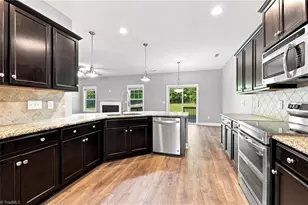5409 Torwood Dr, Greensboro, NC 27409 - Photo 10