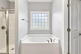 5409 Torwood Dr, Greensboro, NC 27409 - Photo 16