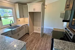 118 Lakeview Cir, Thomasville, NC 27360 - Photo 4