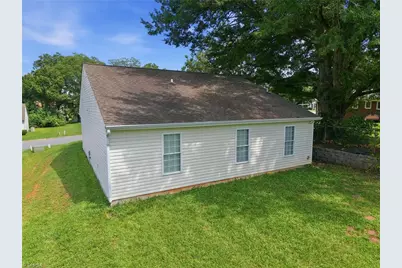 3 Franklinwood Drive, Greensboro, NC 27401 - Photo 32
