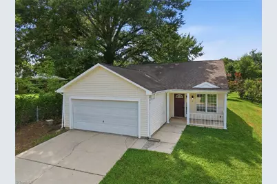 3 Franklinwood Drive, Greensboro, NC 27401 - Photo 2