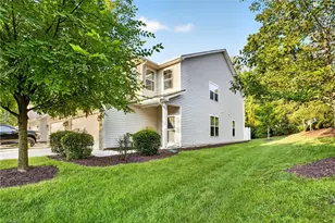 822 Riley Ln, Greensboro, NC 27455 - Photo 4