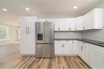 2934 S Stratford Road, Winston-Salem, NC 27103 - Photo 8