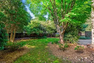 2014 Roanoke Dr, Greensboro, NC 27408 - Photo 42