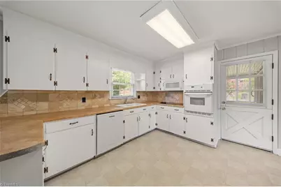 2801 Deerwood Drive, Winston-Salem, NC 27103 - Photo 8