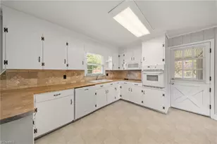 2801 Deerwood Dr, Winston-Salem, NC 27103 - Photo 8