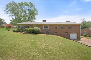 2801 Deerwood Dr, Winston-Salem, NC 27103 - Photo 26