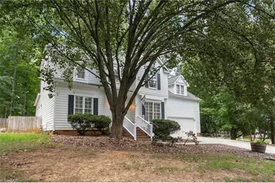 2000 Warwickshire Drive, Greensboro, NC 27455 - Photo 4