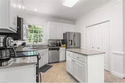 2000 Warwickshire Drive, Greensboro, NC 27455 - Photo 14