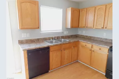 8 Rockport Court, Greensboro, NC 27406 - Photo 4