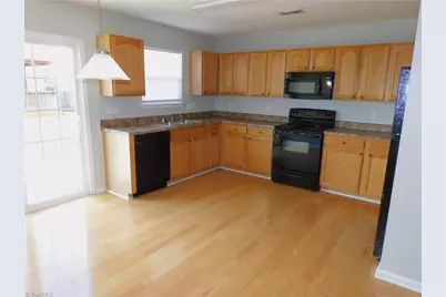 8 Rockport Court, Greensboro, NC 27406 - Photo 6