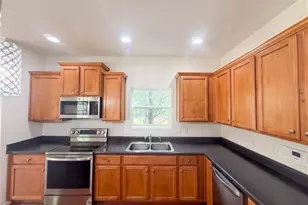 5439 Sky Hill Dr, Greensboro, NC 27301 - Photo 2