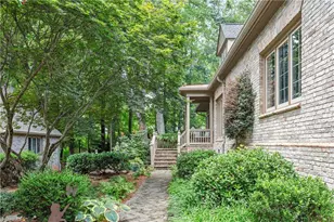 35 Sturbridge Ln, Greensboro, NC 27408 - Photo 2