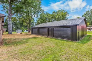 117 Hinshaw Ave, Yadkinville, NC 27055 - Photo 4