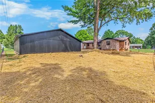 117 Hinshaw Ave, Yadkinville, NC 27055 - Photo 38