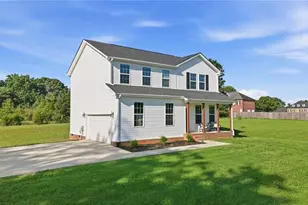 104 Hemlock Ln, State Road, NC 28676 - Photo 2
