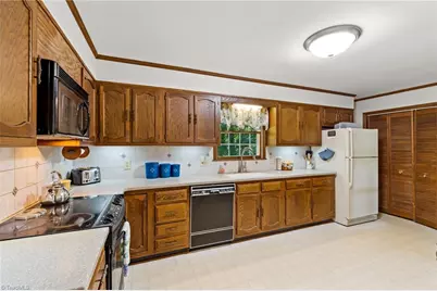 288 Hillside Court, Winston-Salem, NC 27107 - Photo 8
