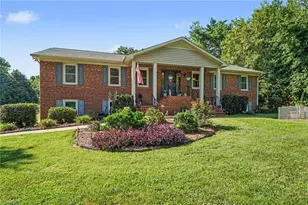 414 Longmeadow Dr, Clemmons, NC 27012 - Photo 2