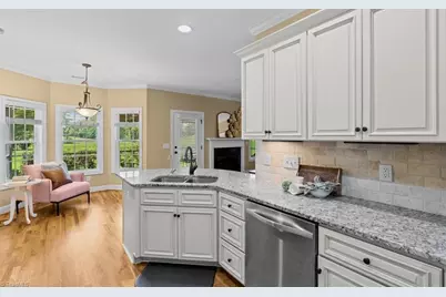 4898 Forest Oaks Drive, Greensboro, NC 27406 - Photo 16