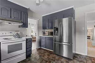 6111 Arcadia Dr, Greensboro, NC 27410 - Photo 8