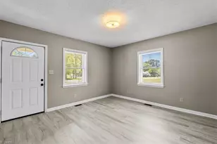 1025 Lawson St, Eden, NC 27288 - Photo 6