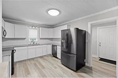 220 Broad Street, Mount Airy, NC 27030 - Photo 8