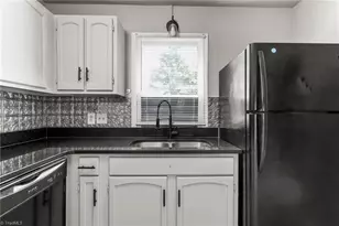 517 Tate St, Greensboro, NC 27403 - Photo 10