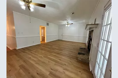 5121 W Wendover Avenue, Jamestown, NC 27282 - Photo 6