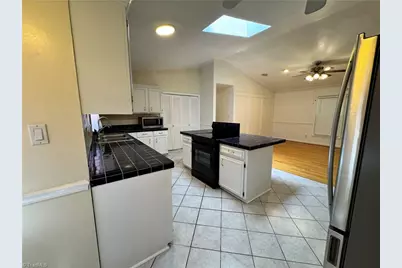 5121 W Wendover Avenue, Jamestown, NC 27282 - Photo 16