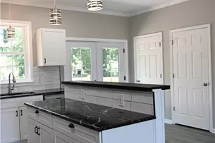 129 E Oakdale St, Mount Airy, NC 27030 - Photo 10