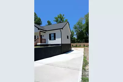129 E Oakdale Street, Mount Airy, NC 27030 - Photo 4