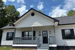 129 E Oakdale St, Mount Airy, NC 27030 - Photo 2